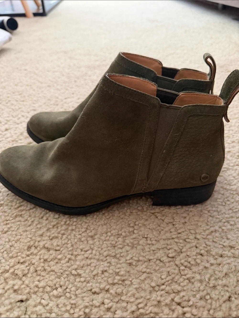 UGG Women's Olive Suede Chelsea Boots